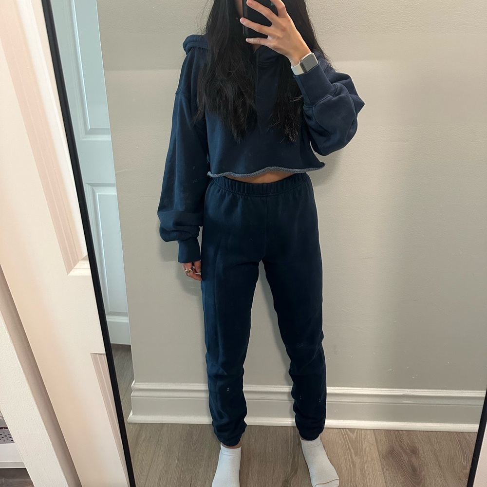 Aritzia sweatsuit in navy blue